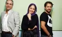 مهران مدیری بدون هدیه تهرانی روی پل چوبی