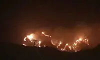 آتش در کوه خائیز می‌تازد