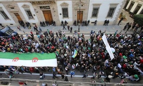 هزاران الجزایری خواستار تغییر نظام شدند