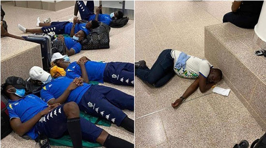 خوابیدن اوبامیانگ و هم‌تیمی‌ها در کف فرودگاه