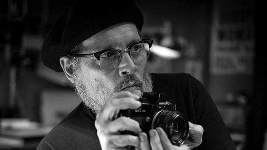 جانی دپ در نقش عکاس معروف