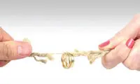 طلاق گرفتن برای مردان شرطی می‌شود