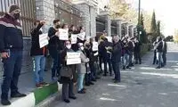 تجمع برخی از سهامداران بورس مقابل مجلس