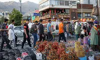 اتفاق عجیب در تهران اجاره موزاییکی پیاده‌رو مقابل مغازه!