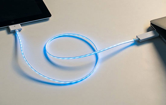 اپل کابل‌های درخشان در شب می‌سازد