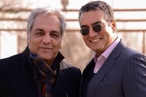 عکس جدید بازیگر خوش صدای سریال «درحاشیه» با پیراهنِ هلویی
