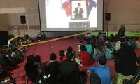 سینمای سیار در محل اسکان سیل‌زدگان