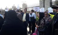 تحصن ایثارگران مقابل مجلس