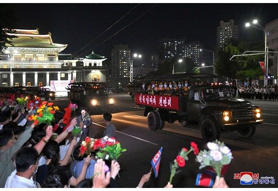 کیم جونگ اون در جشن و رژه نظامی