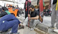 واکس زدن کفش زائران کربلا