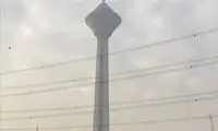 برج میلاد در محاصره گرد و غبار و آلودگی