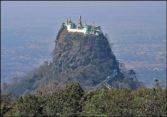 معبدی در قله کوه +عکس