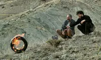 جواد عزتی و هادی حجازی‌فر در فیلم نیکی کریمی