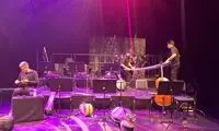 آماده سازی کنسرت قربانی در سالن دبی اپرا