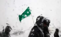 زائران پیاده امام رضا (ع) در برف +عکس