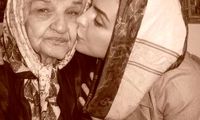 بوسه ماه‌چهره خلیلی بر گونه پروین سلیمانی