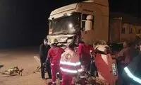 تصادف مرگبار تریلر و پژو پارس در جاده اصفهان