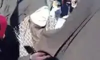 پخش شبنامه علیه دولت در راهپیمایی ۲۲ بهمن