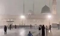 حال و هوای زیبای بارش باران در مسجد النبی 