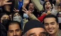 سلفی پژمان جمشیدی با تماشاگران گربه سیاه