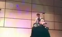 واکاویِ حرکات عجیب مهرداد جم در کنسرتش