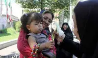 عکس: اهدای گل به دختران گرگانی