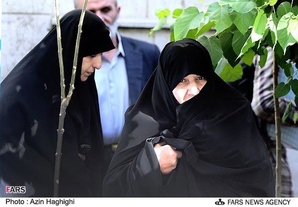 عکس: همسر روحانی در ختم مرحوم پیوندی