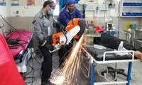گیر کردنِ دست کارگر درون چرخ گوشت