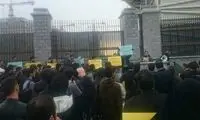 تجمع مقابل مجلس در اعتراض به نماینده سراوان