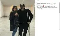 غفوریان در کنار همسرش پس از عمل جراحی