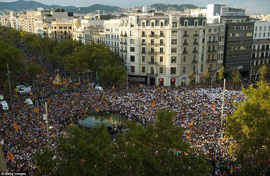 تظاهرات در بارسلونا برای دفاع از «استقلال»