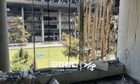 پوشش متفاوت خبرنگار آمریکایی مقابل ساختمان صداوسیما