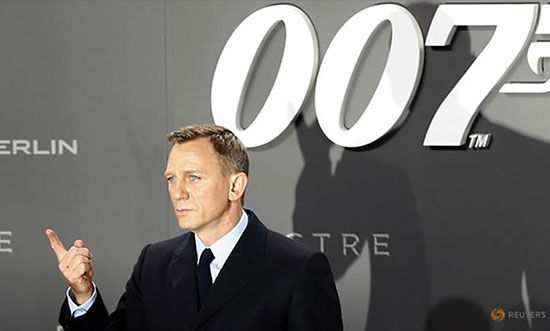 دنیل کریگ و ادل بازهم در «جیمز باند»