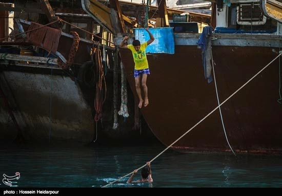 عکس: شنا در سواحل بوشهر