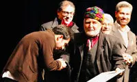 آوازخوانی خواننده جوان بر مزار سهراب محمدی