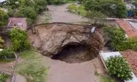 وقتی زمین دهان باز می‌کند!