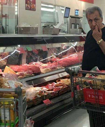 خاوری در حال خرید گوشت در کانادا