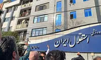تجمع هواداران استقلال مقابل باشگاه