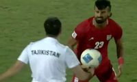 چشم غره ترسناک رضاییان به مربی تاجیک!
