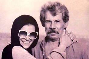 تصویری خاطره‌انگیز از داوود رشیدی ۴۲ ساله کنار پدرش