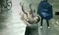 لحظات نفس‌گیر سقوط یک کودک... +عکس