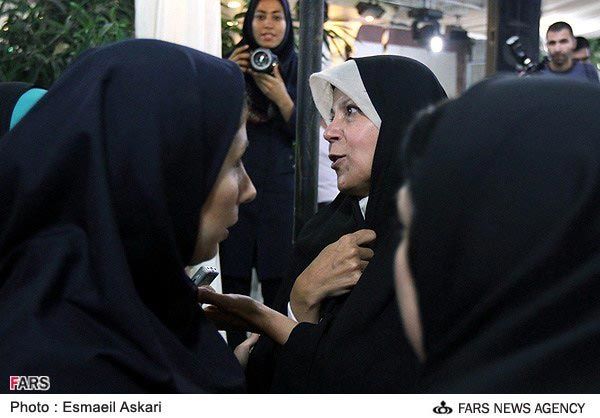 عکس:فائزه‌هاشمی و غرضی در افطار حزب‌کار