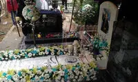 مقبره گلباران شده پدر استقلال