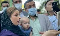 عکس یادگاری احمدی‌نژاد با مردم در پارک شهر