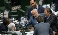 ژست وزیر احمدی‌نژاد مقابل عارف در مجلس