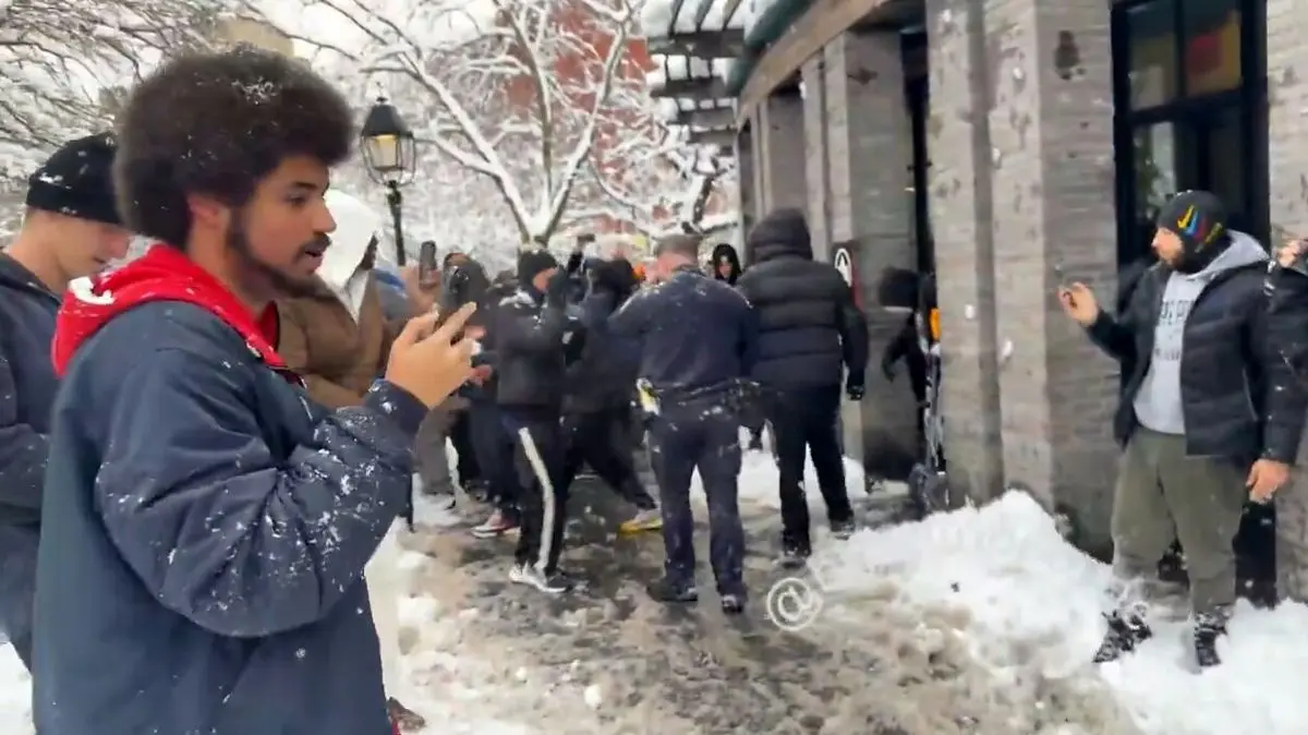 برف‌بازی مردم نیویورک با پلیس سوژه شد