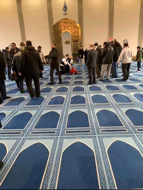 حمله با چاقو به حاضران در مسجدی در لندن