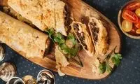 اشترودل مرغ و قارچ؛ جایگزینی خوشمزه برای فست‌فود