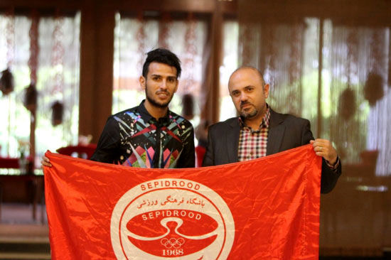 مدافع فصل گذشته استقلال، سرخپوش شد