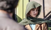 خانم بازیگرِ «علت مرگ: نامعلوم» با ژست بانمکش سوژه عکاسان شد!